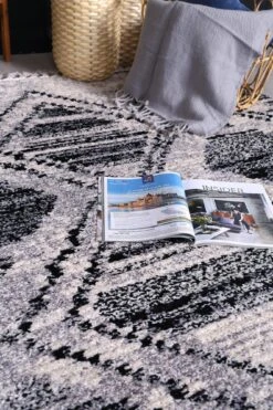 Myk Black White Diamond Rug -Home Furnishings Store MANS16005BWHI 6