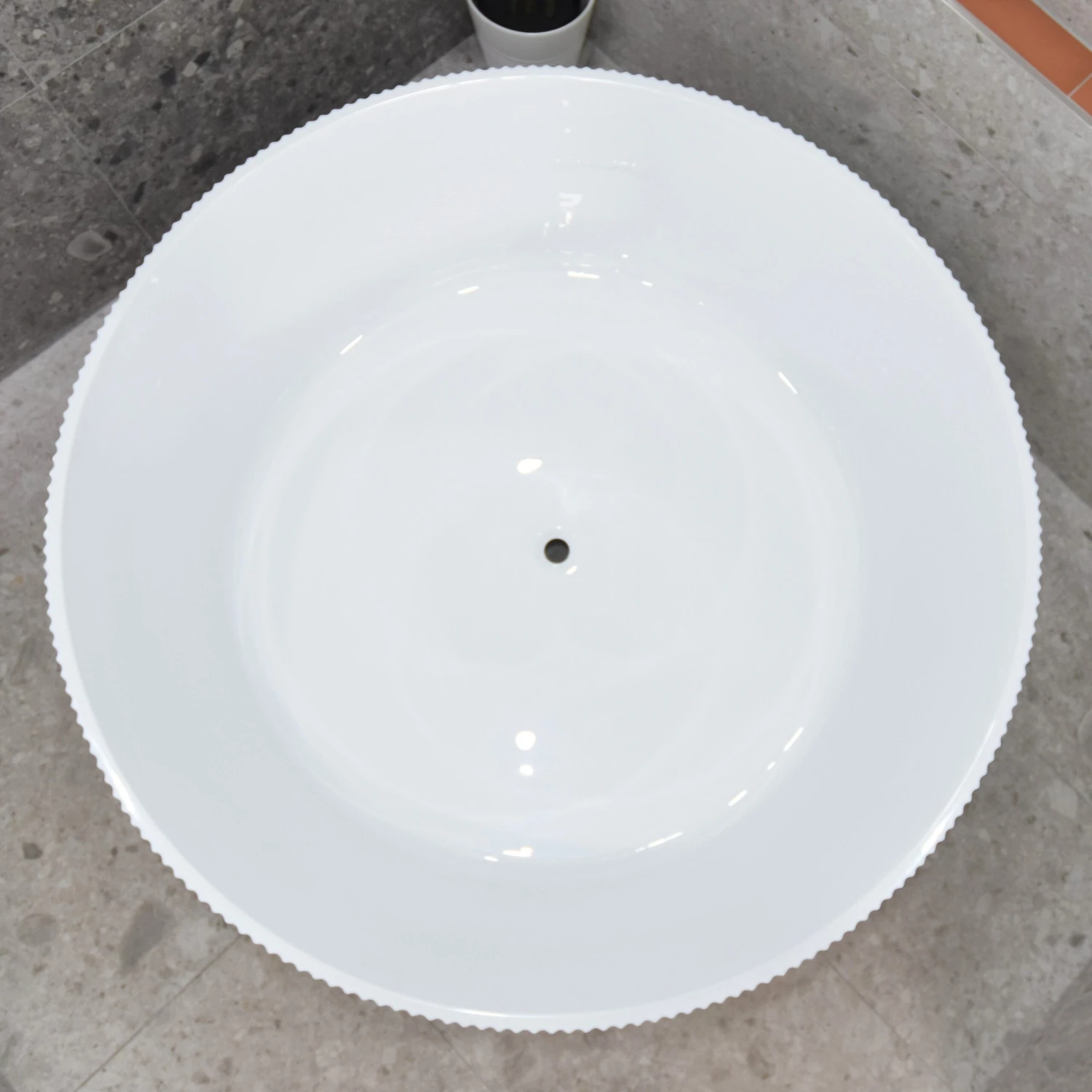 Poseidon POS Sunshine Groove Fluted Round Freestanding Bath Gloss White Finish 1500mm 4 Poseidon POS Sunshine Groove Fluted Round Freestanding Bath Gloss White Finish 1500mm - Image 2